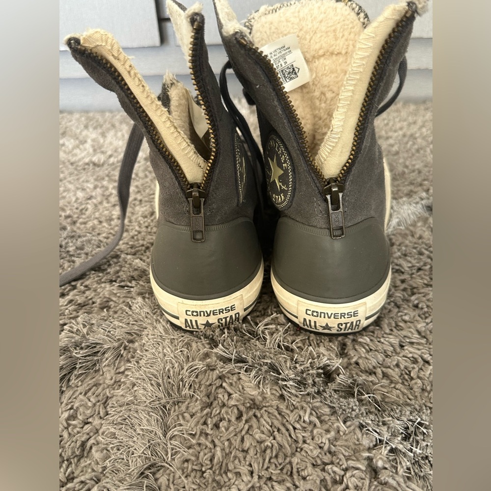 Converse All Star Chuck Taylor Suede Hightop Shearling Lined Sneaker. Size 7 - Picture 5 of 6